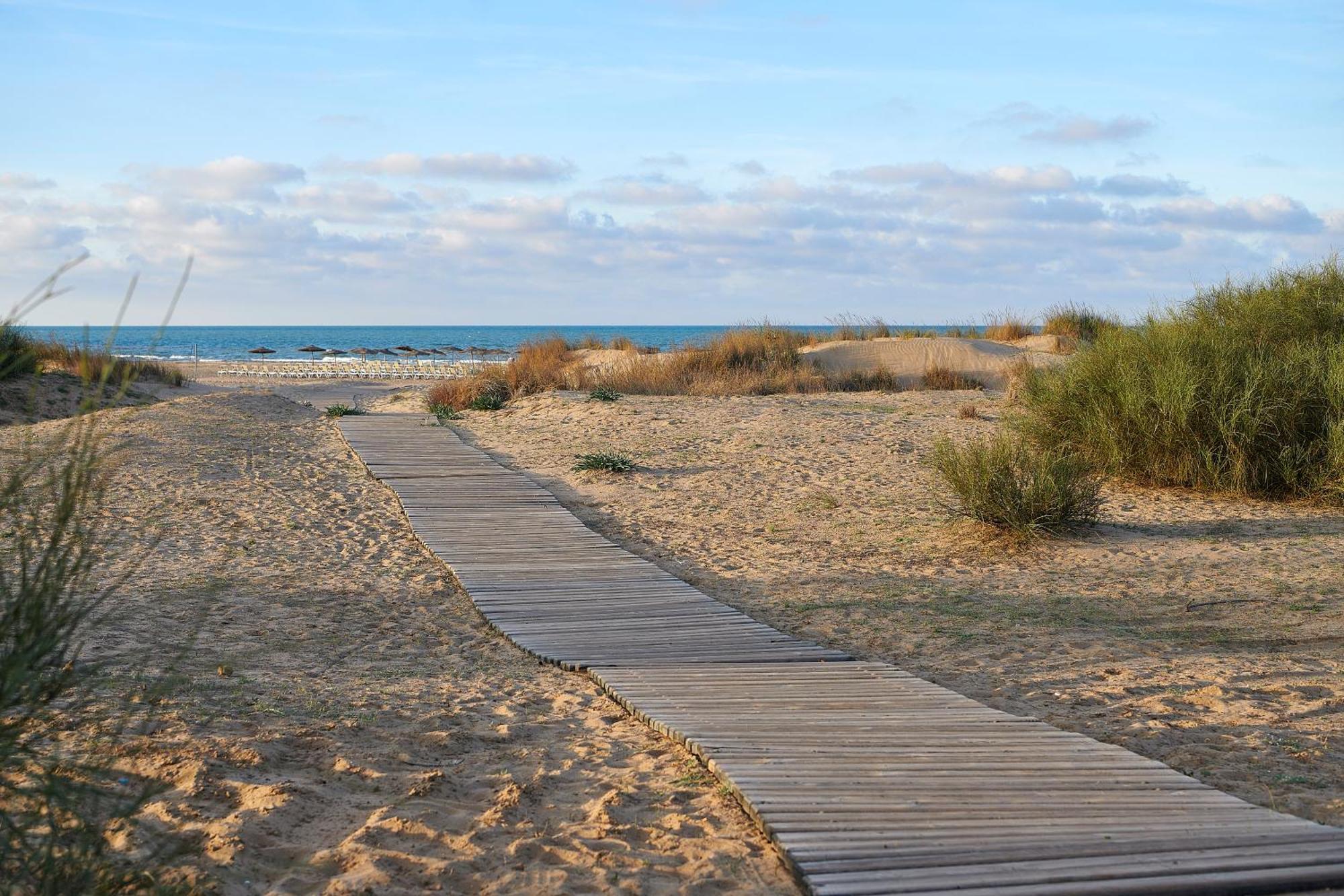 Отель Iberostar Waves Саидия Экстерьер фото The beach of the town