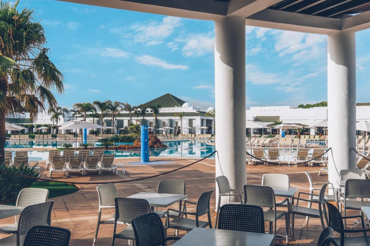 Отель Iberostar Waves Саидия Экстерьер фото The pool at the Iberostar Grand Hotel